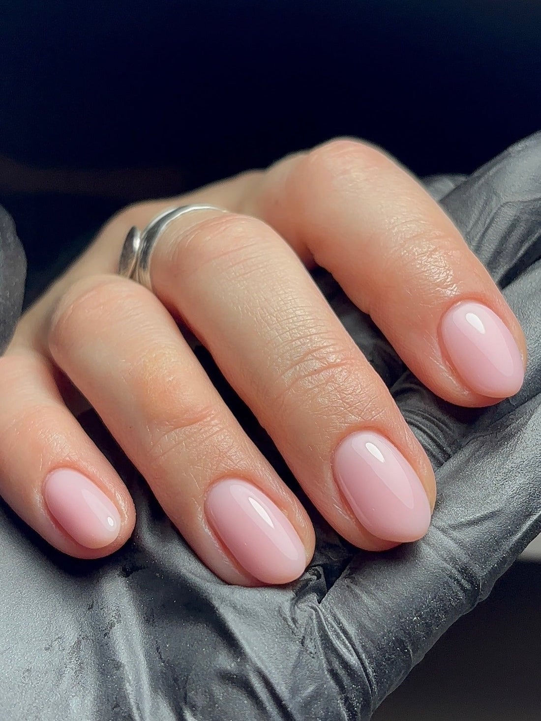 Milky Pink Sheer Glossy Short Oval Nails With короткий овал — Trendy Short Oval Nails