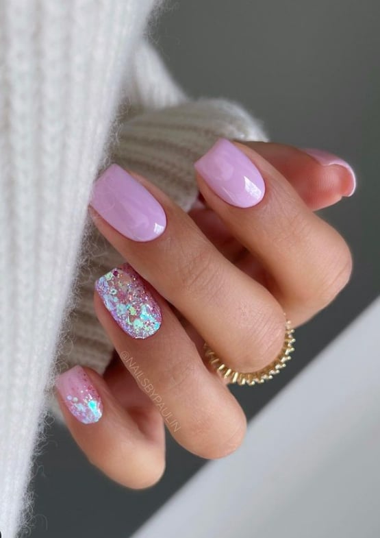 Light Purple With Glitter Accent Nail — Trendy Short Square Nails