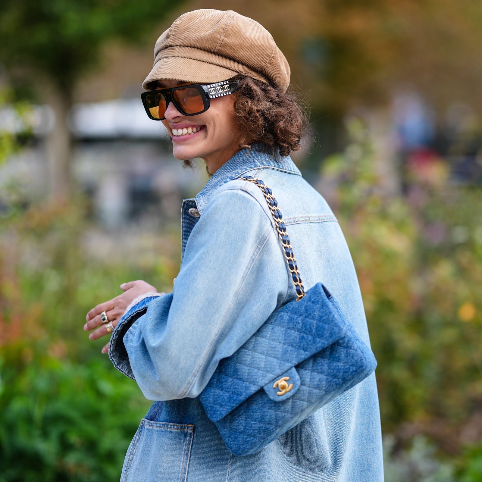 Quilted Denim Bag With Denim Jacket Quilted Denim Bag With Denim Jacket — Trendy Shoulder Bag Outfits