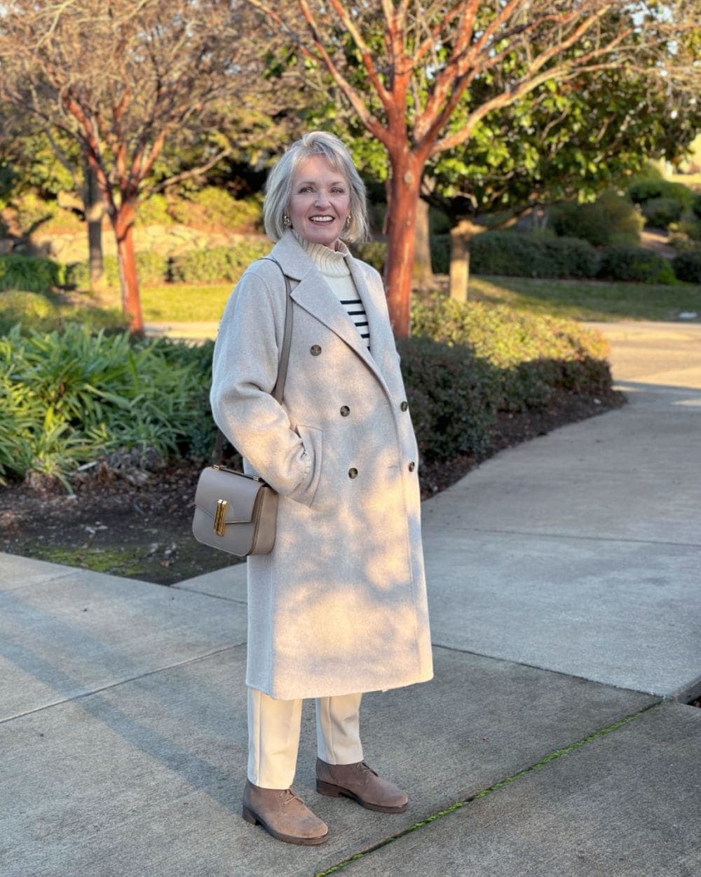 Taupe Leather Shoulder Bag With Wool Coat Taupe Leather Shoulder Bag With Wool Coat — Trendy Shoulder Bag Outfits