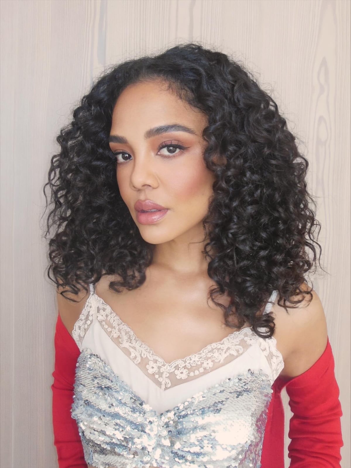 Collarbone Curly With Honey Highlights — Trendy Shoulder Length Curly Hair