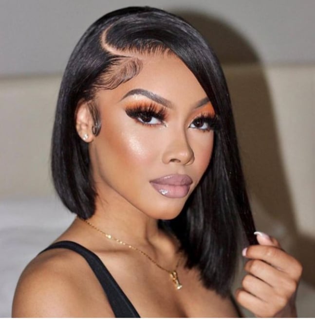 Chin Length Black Straight Bob With Side Part Chin Length Black Straight Bob With Side Part — Trendy Side Part Wig