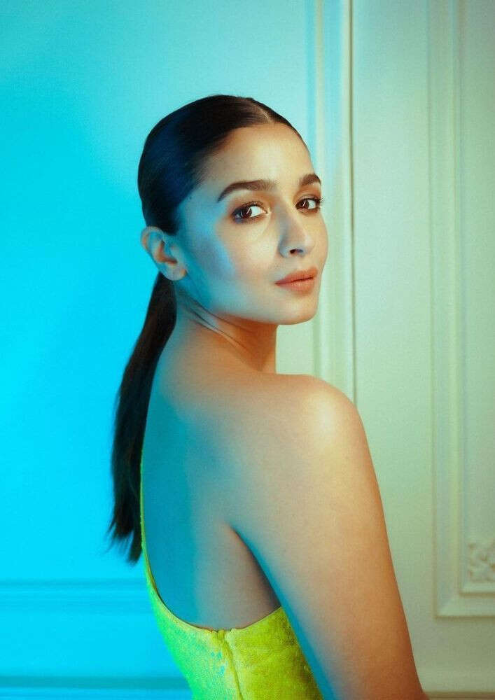 Dark Brown Collarbone Length High Ponytail — Trendy Sleek Ponytail