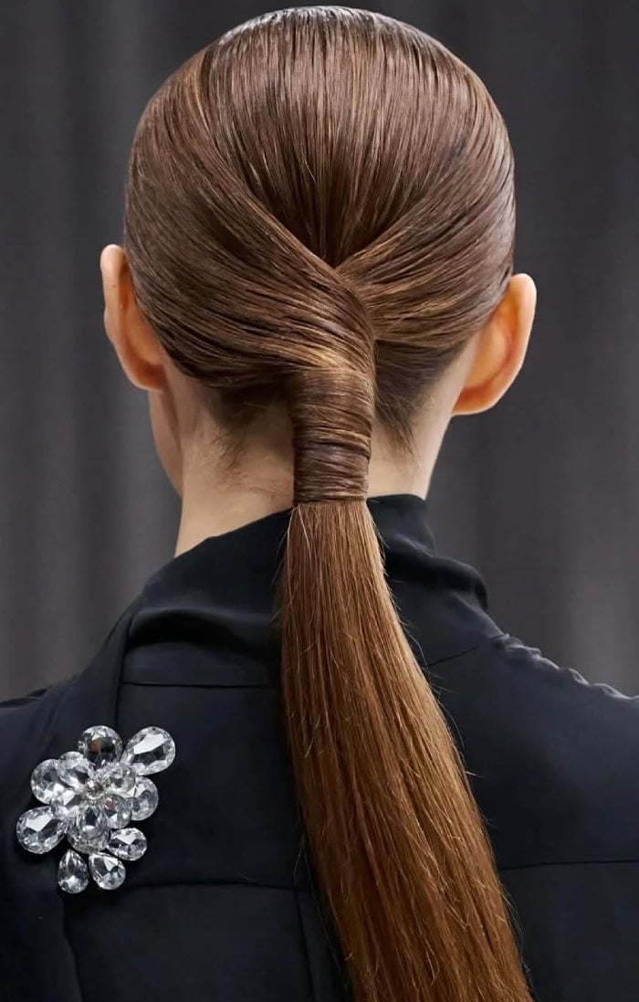 Low Ponytail Collarbone Length Medium Brown — Trendy Sleek Ponytail