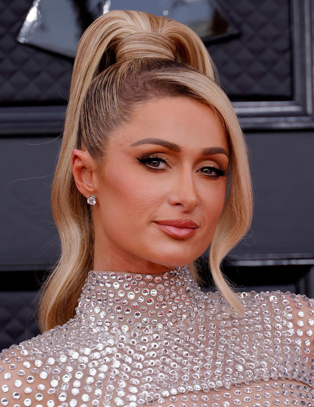 Platinum Blonde Voluminous High Ponytail — Trendy Sleek Ponytail