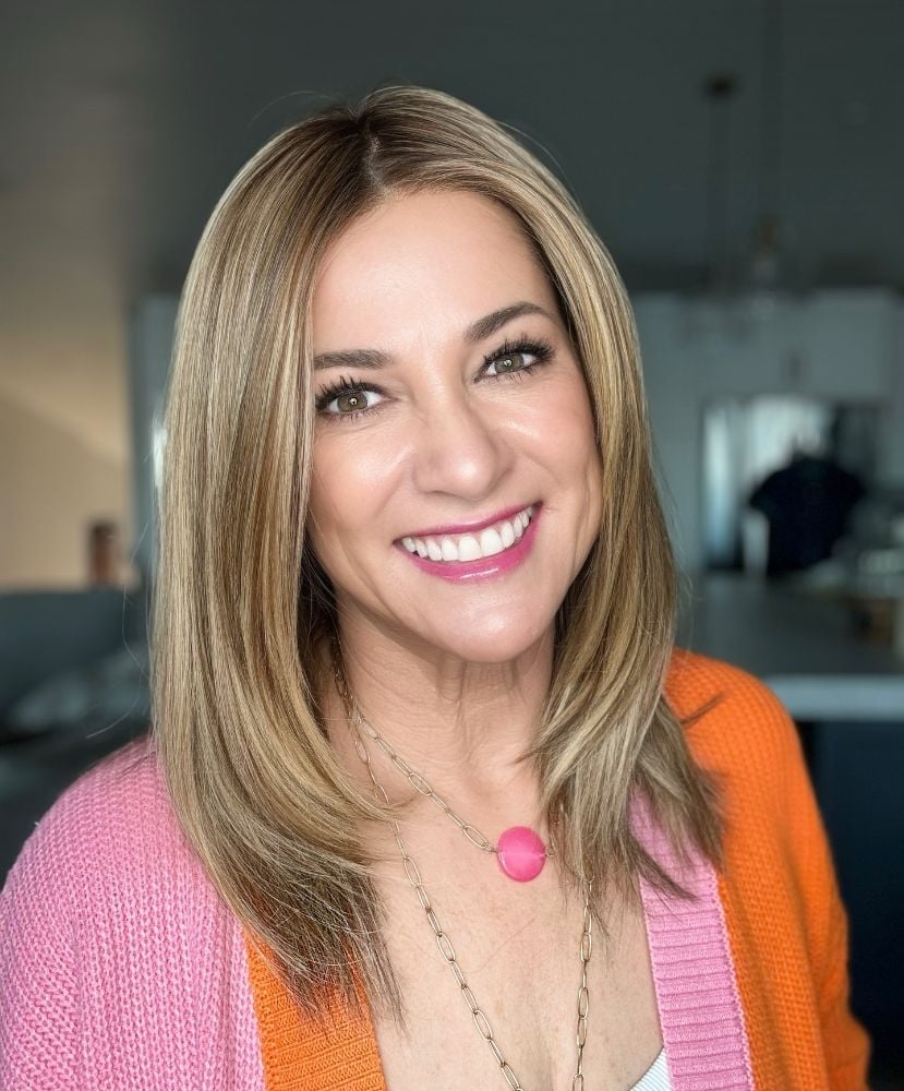 Collarbone Layers With Blonde Highlights — Trendy Straight Hair