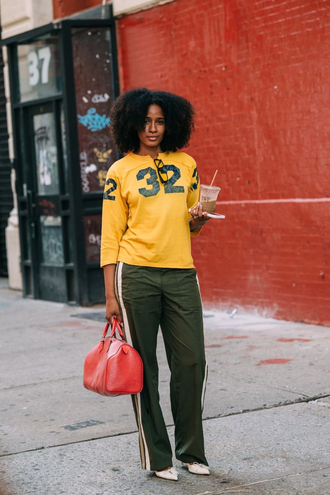 Red Handbag and Flats Accent Olive Sweatpants Red Handbag and Flats Accent Olive Sweatpants — Trendy Sweatpants Outfits