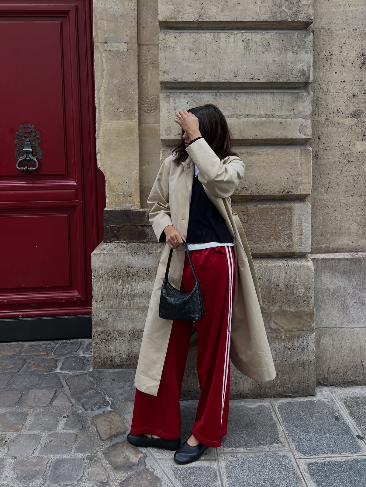 Trench Coat and Ballet Flats with Red Velour Sweatpants Trench Coat and Ballet Flats with Red Velour Sweatpants — Trendy Sweatpants Outfits