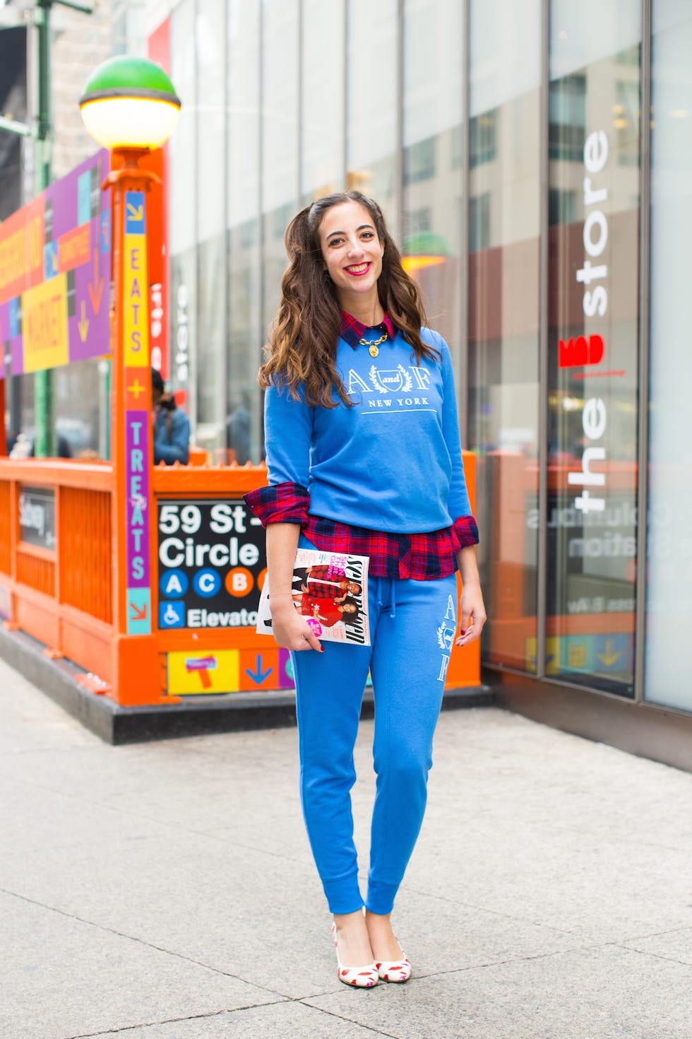 Layered Plaid Shirt Under Sweatshirt with Blue, Close-Up Take Layered Plaid Shirt Under Sweatshirt with Blue, Close-Up Take — Trendy Sweatpants Outfits