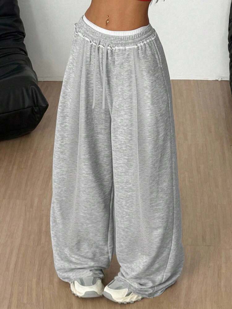 Extremely Baggy Grey Sweatpants for Maximum Comfort, Close-Up Take Extremely Baggy Grey Sweatpants for Maximum Comfort, Close-Up Take — Trendy Sweatpants Outfits