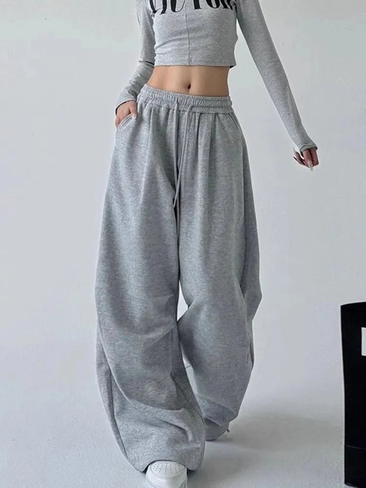 Extremely Wide Leg Sweatpants with Crop Top Extremely Wide Leg Sweatpants with Crop Top — Trendy Sweatpants Outfits