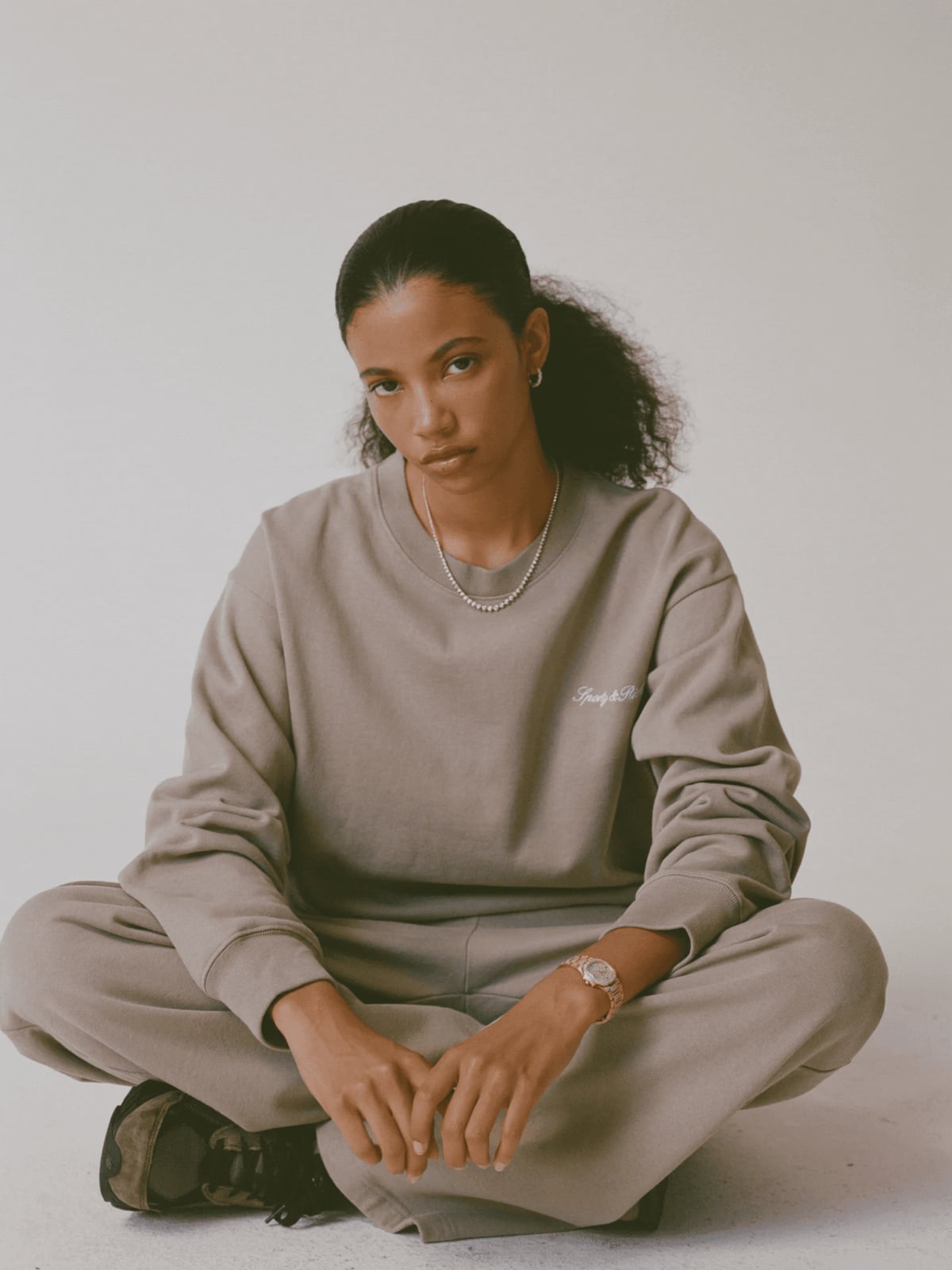 Minimalist Taupe Set for Loungewear Comfort With Relaxed Fit Minimalist Taupe Set for Loungewear Comfort With Relaxed Fit — Trendy Sweatpants Outfits