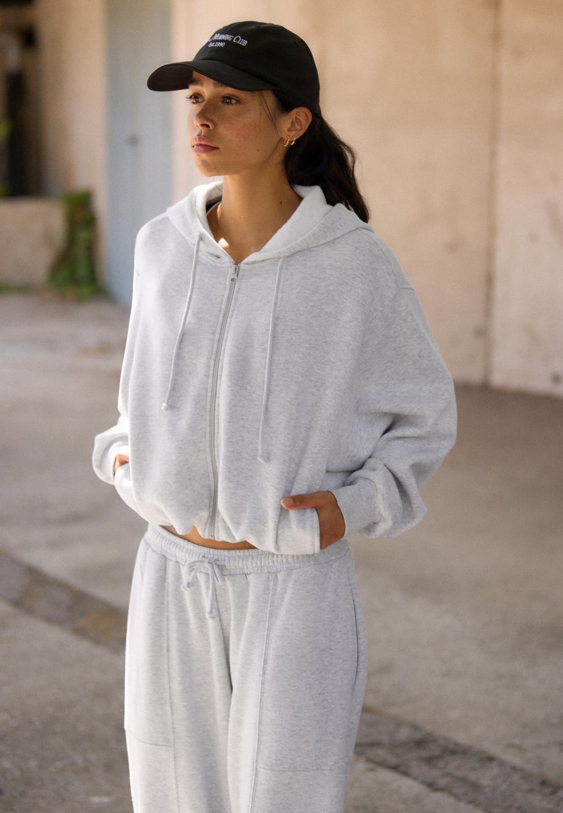 Grey Cropped Zip-Up Hoodie with Sweatpants — Trendy Sweatshirt Outfits Women