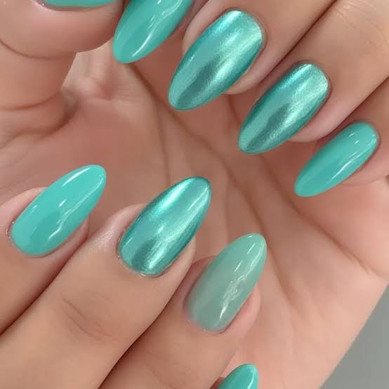 Short Almond Glossy Turquoise Chrome Nails Short Almond Glossy Turquoise Chrome Nails — Trendy Turquoise Nails