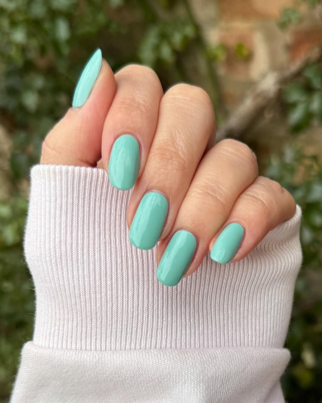 Solid Medium Turquoise Glossy Short Oval Nails Solid Medium Turquoise Glossy Short Oval Nails — Trendy Turquoise Nails