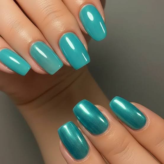 Short Almond Chrome Metallic Turquoise Mint Nails Short Almond Chrome Metallic Turquoise Mint Nails — Trendy Turquoise Nails