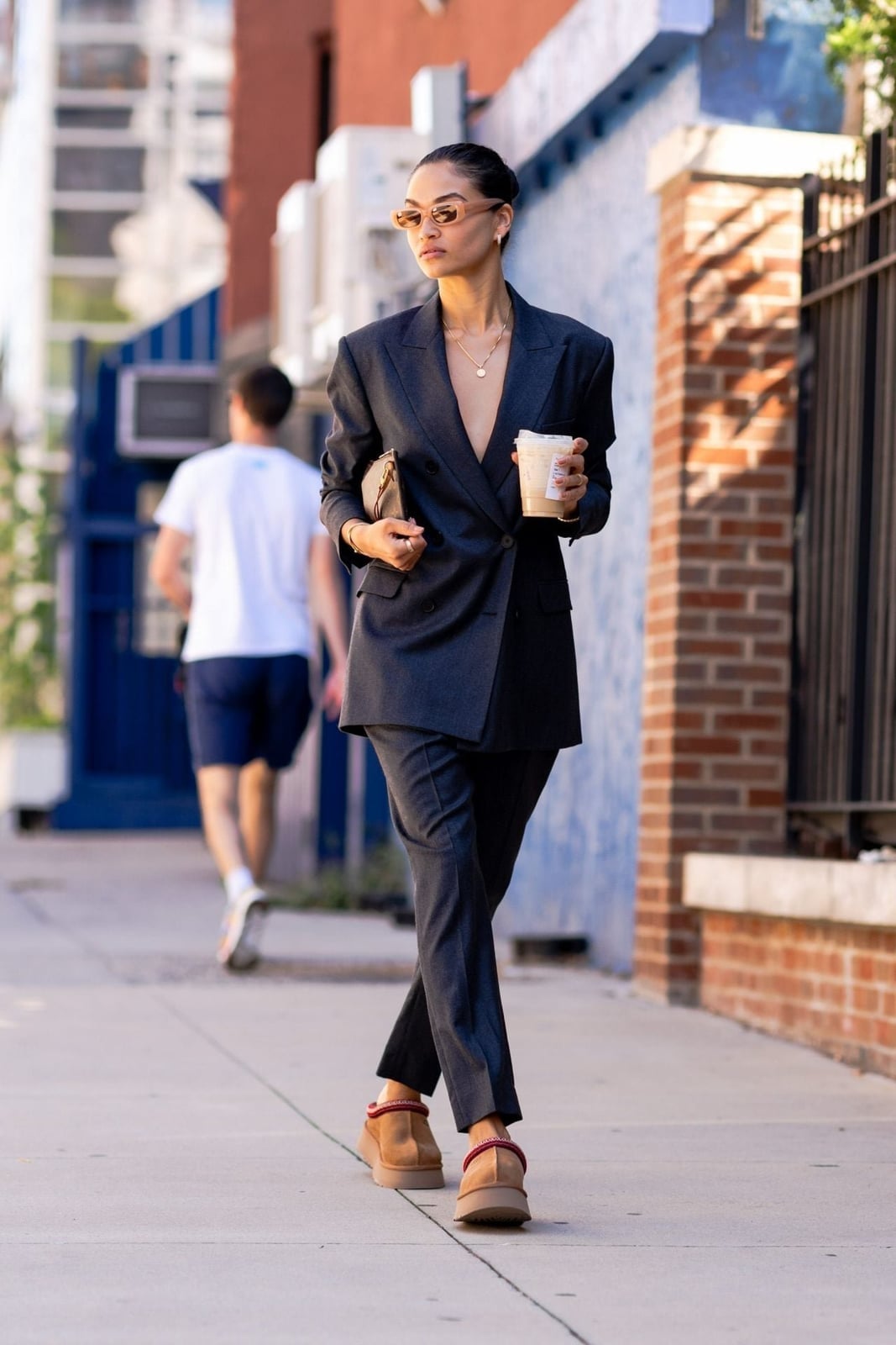 Oversized Blazer with Fitted Trousers and Clogs — Trendy Uggs Outfits