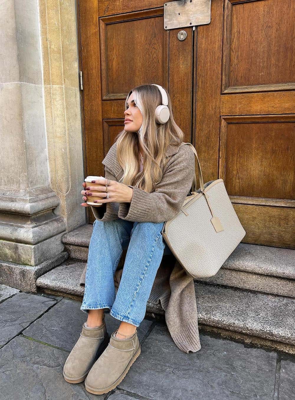 Longline Cardigan and Jeans with Taupe Ugg Boots and Beige Tote Bag — Trendy Uggs Outfits