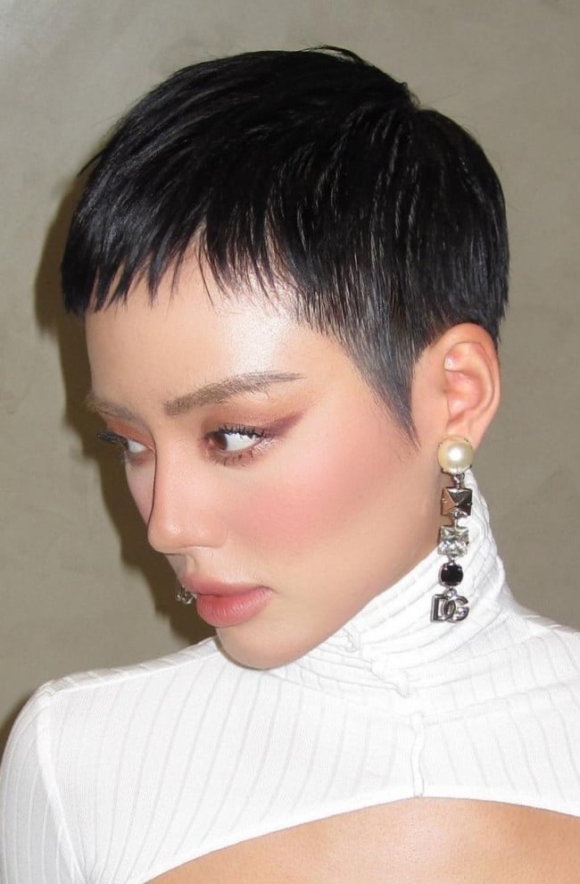 Textured Black Pixie With Micro Bangs, Ear Textured Black Pixie With Micro Bangs, Ear — Trendy Very Short Hair