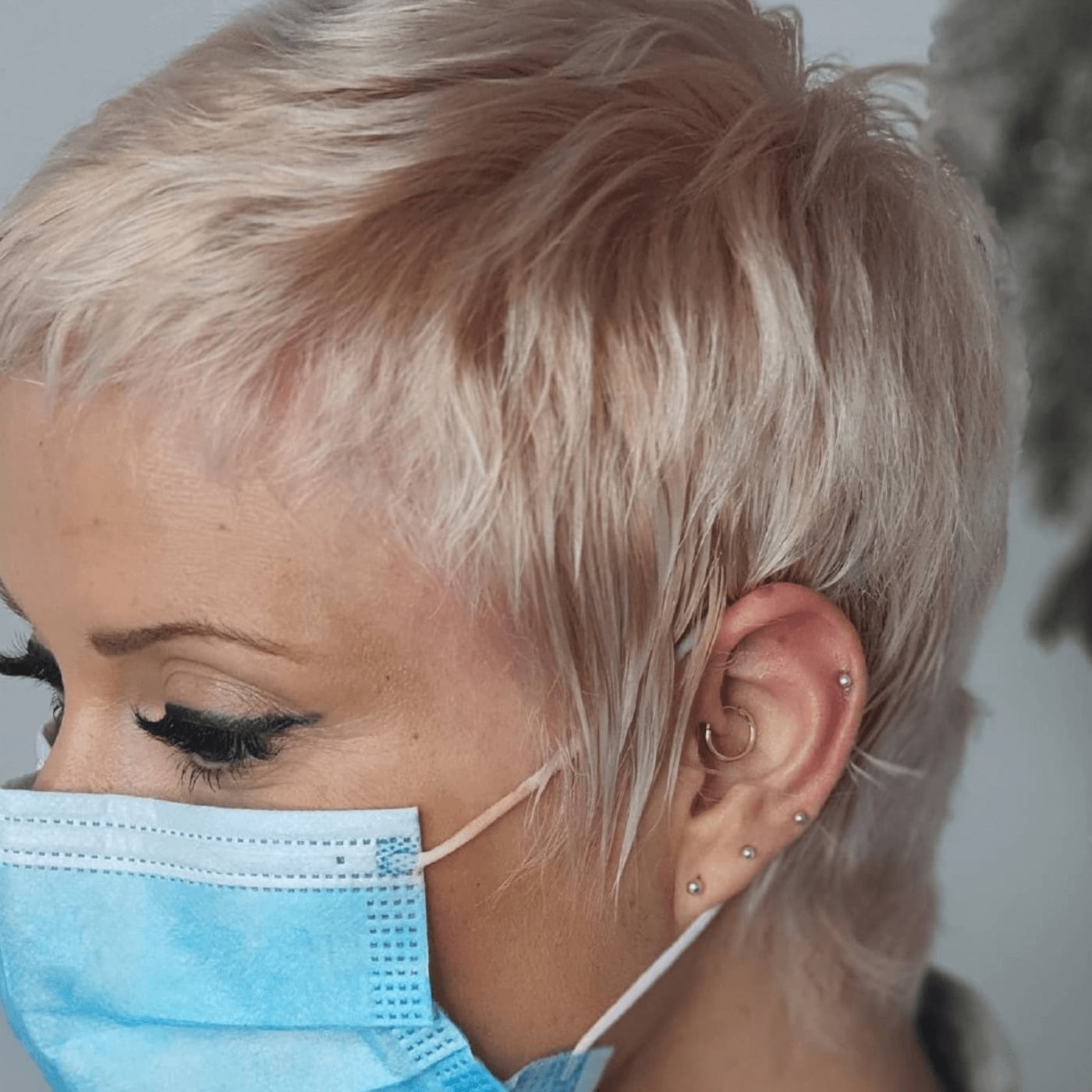 Textured Ash Blonde Pixie With Side Bangs Textured Ash Blonde Pixie With Side Bangs — Trendy Very Short Hair