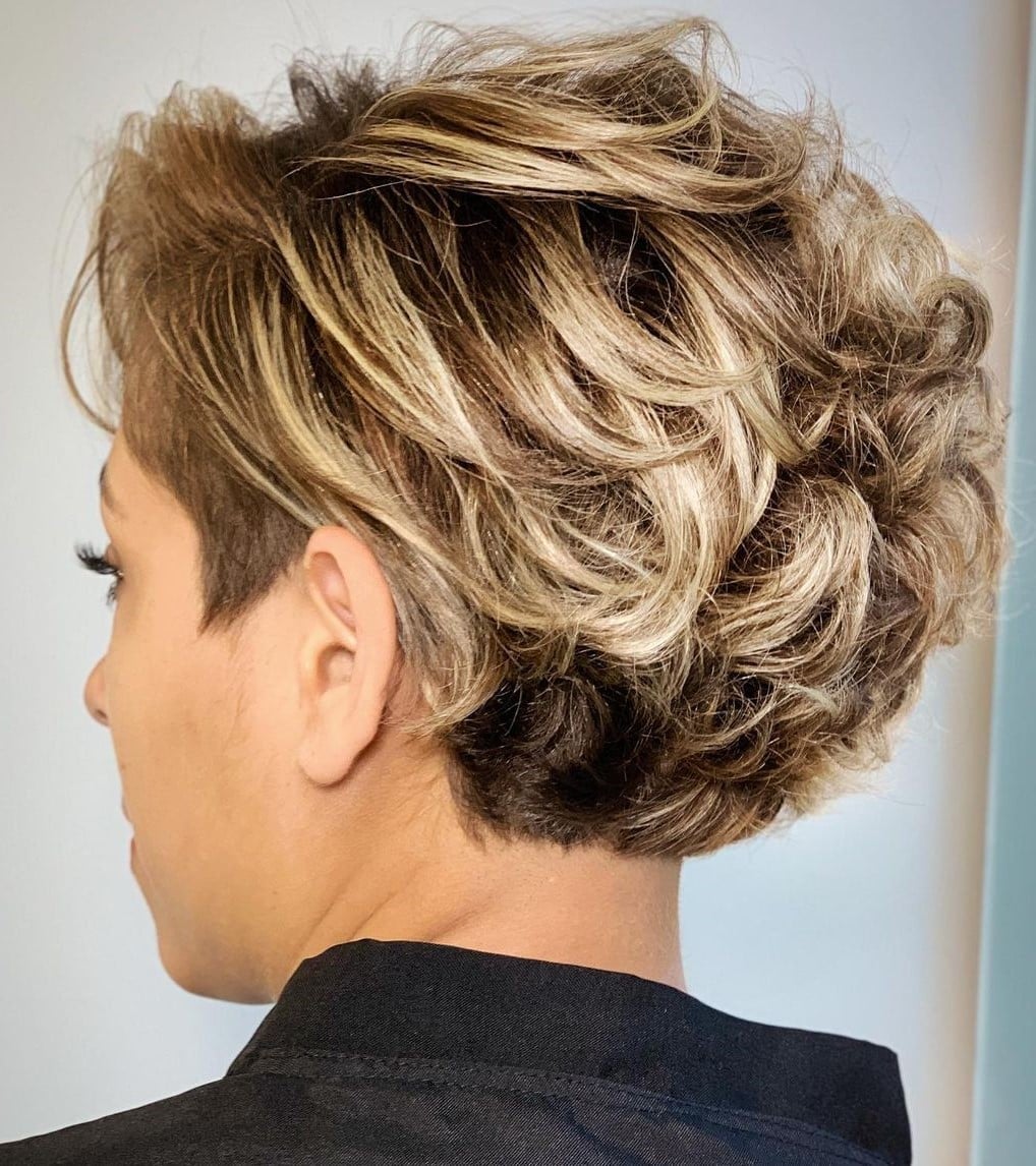 Layered Honey Blonde With Volume Layered Honey Blonde With Volume — Trendy Very Short Hair
