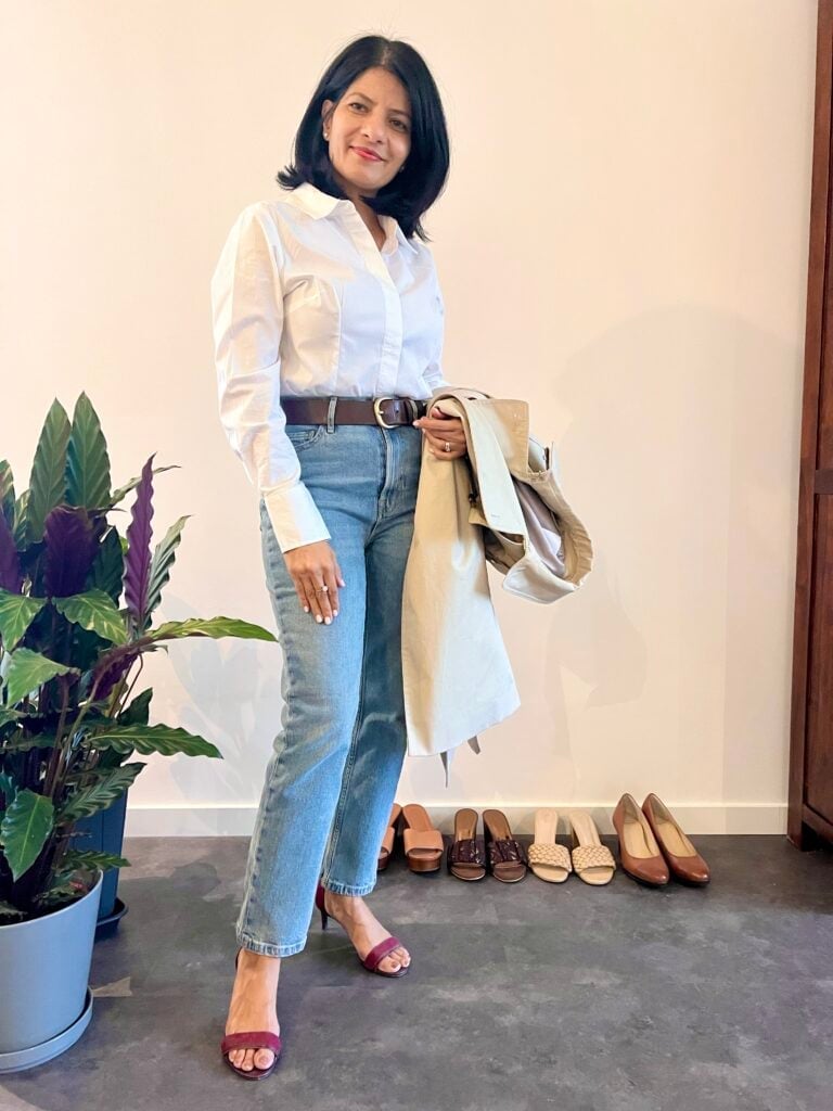 Fitted White Shirt Tucked Into Blue Jeans With Trench Coat — Trendy White Shirt Outfits