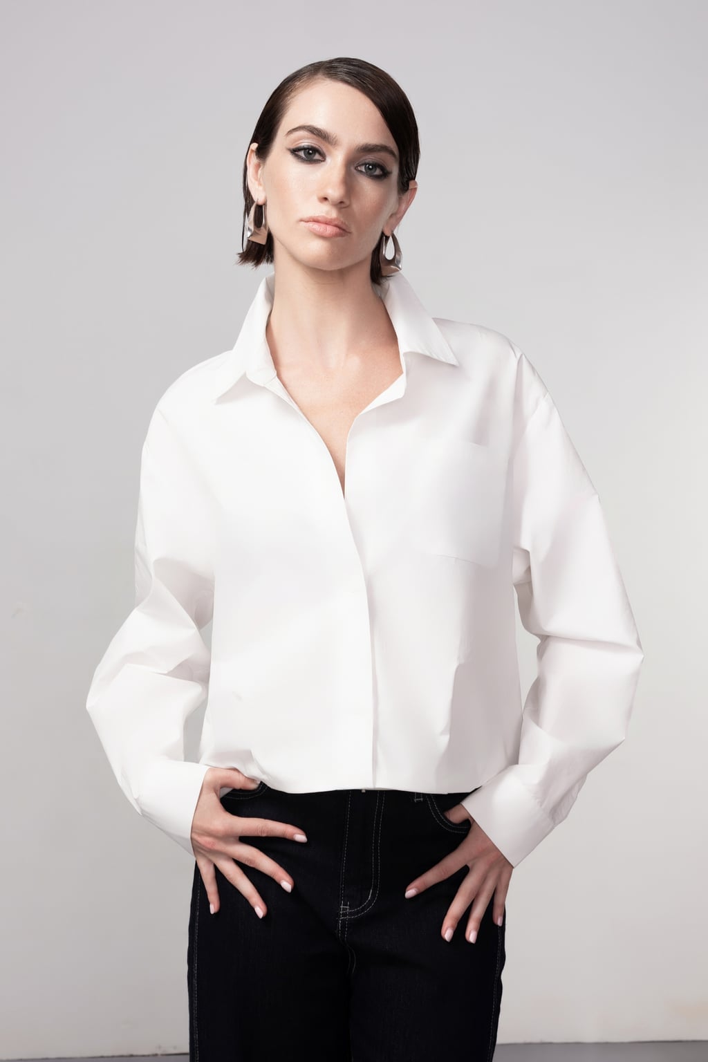 Oversized White Collared Shirt With Black Bottoms — Trendy White Shirt Outfits