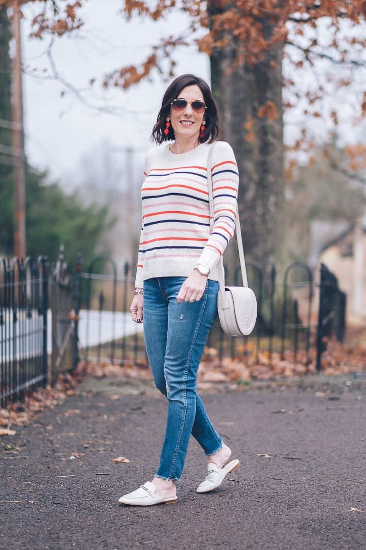 Striped Long-Sleeve Sweater with Blue Skinny Jeans — Trendy White Sweater Outfit