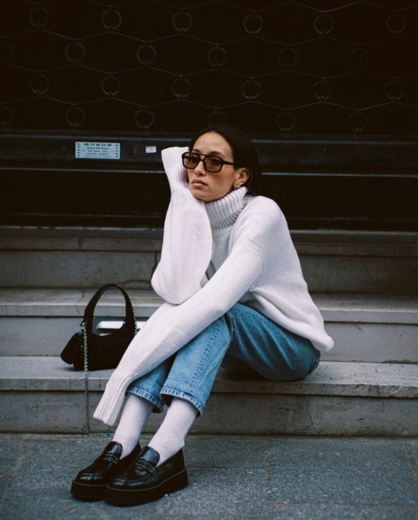 White Oversized Turtleneck Sweater with Blue Jeans — Trendy White Sweater Outfit