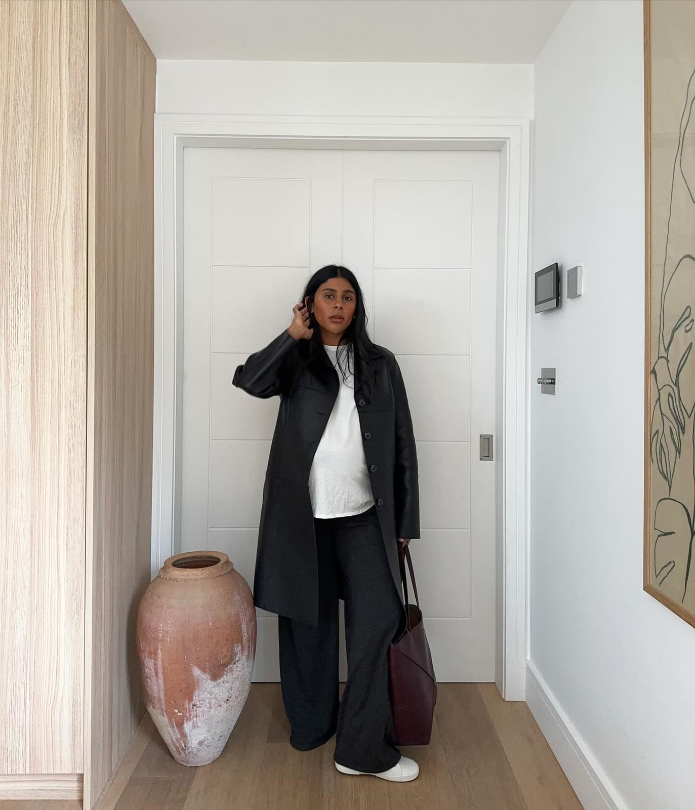 White Tee Under Leather Trench Coat White Tee Under Leather Trench Coat — Trendy White Tee Outfits