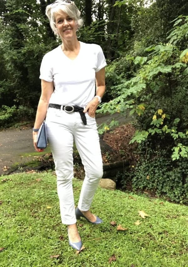 White Tee With Slim Leg Jeans And Woven Belt White Tee With Slim Leg Jeans And Woven Belt — Trendy White Tee Outfits