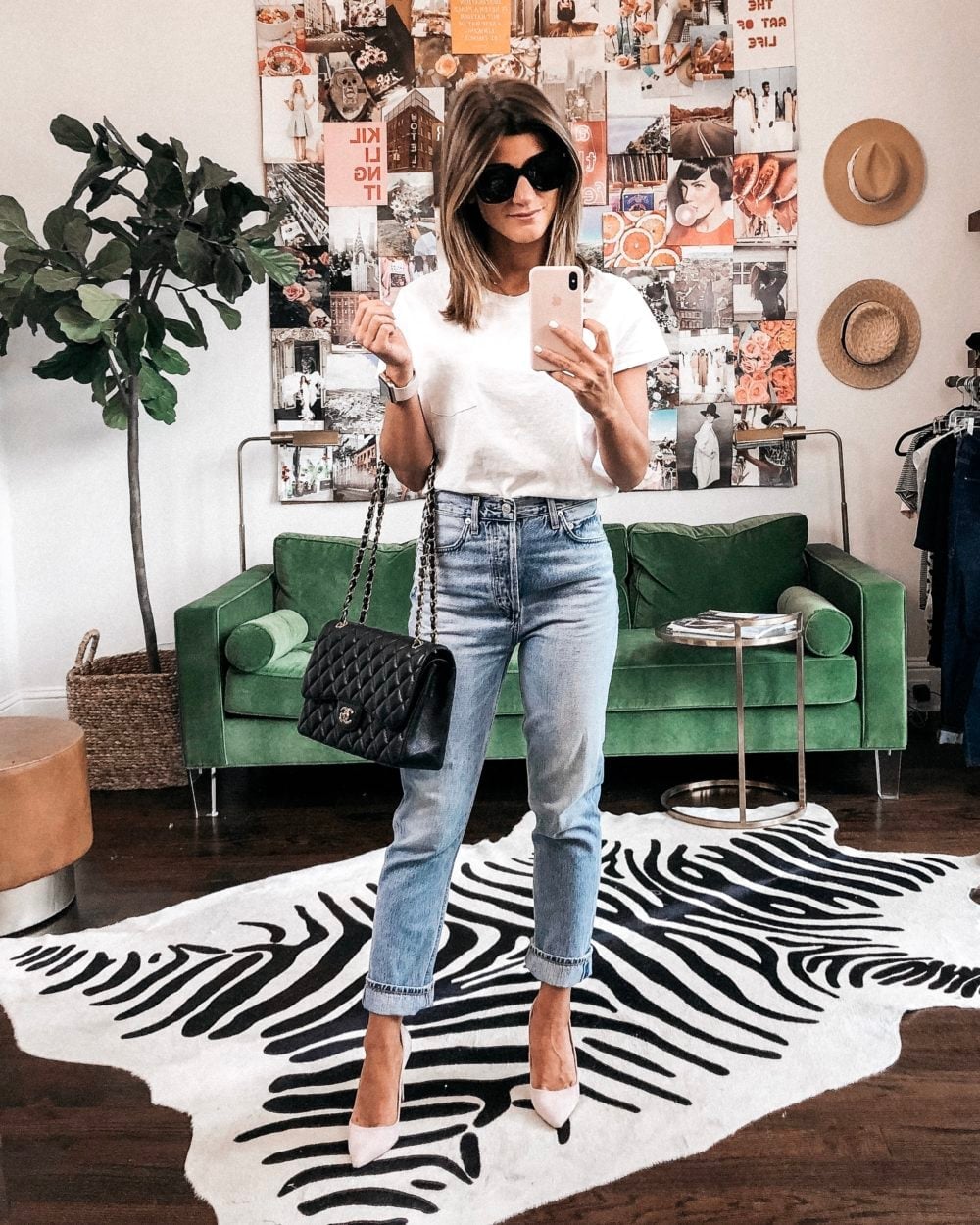 White Tee With Straight Leg Jeans And Quilted Bag White Tee With Straight Leg Jeans And Quilted Bag — Trendy White Tee Outfits