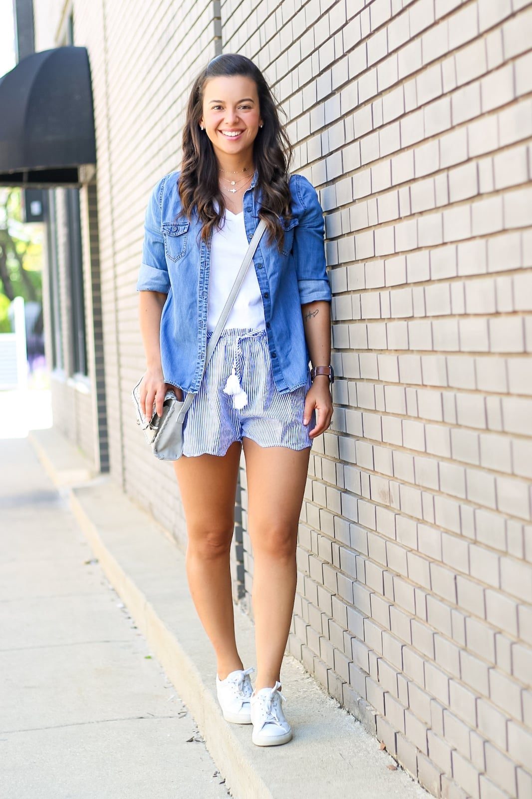 White Tee With Striped Shorts And Denim Shirt White Tee With Striped Shorts And Denim Shirt — Trendy White Tee Outfits