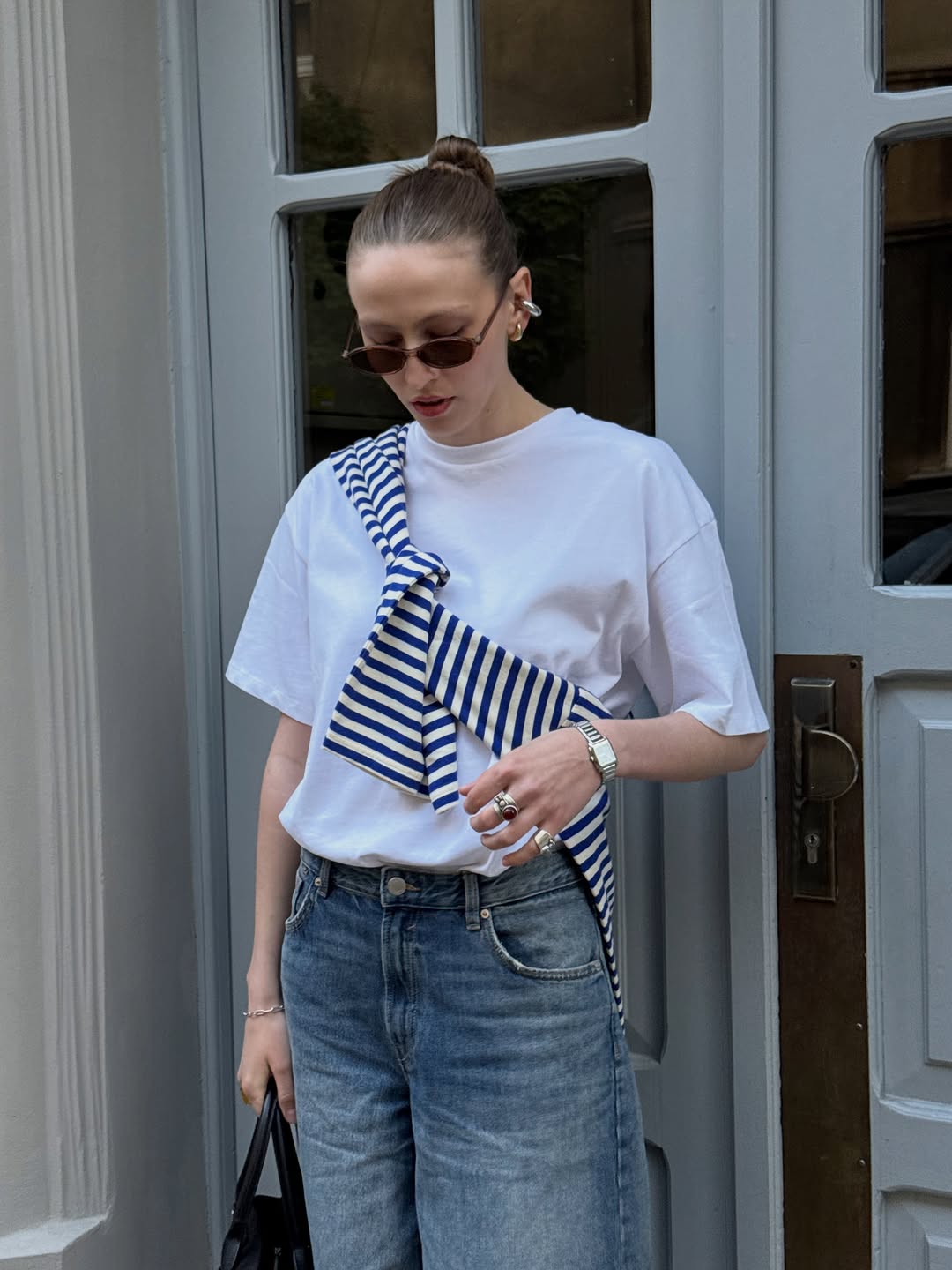 White Tee With Denim Shorts And Draped Sweater White Tee With Denim Shorts And Draped Sweater — Trendy White Tee Outfits