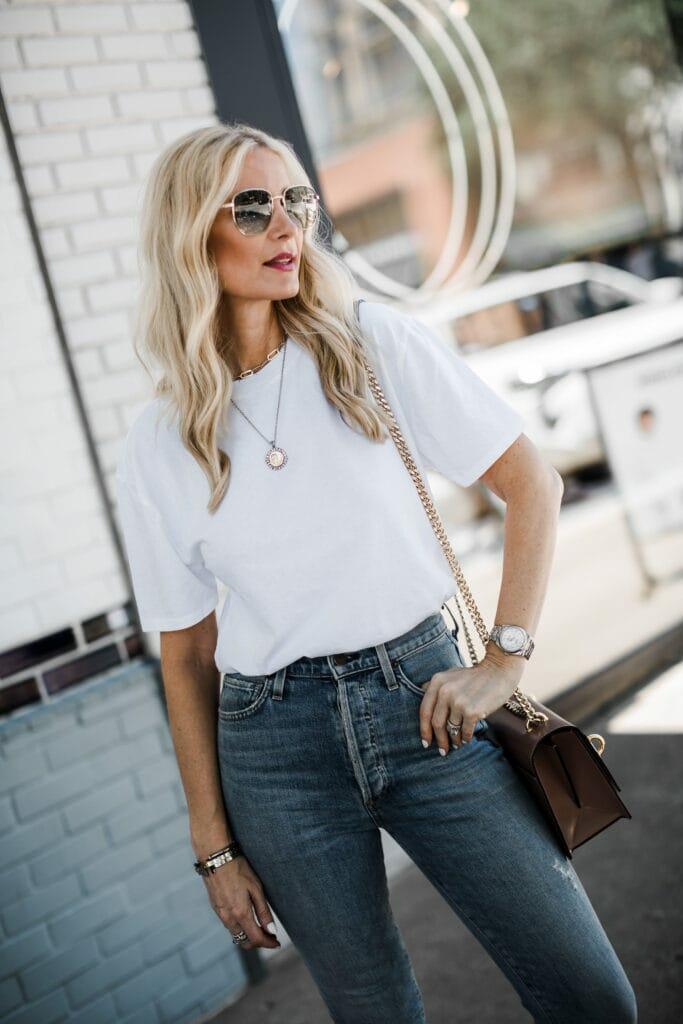 White Tee With Straight Leg Jeans And Brown Handbag White Tee With Straight Leg Jeans And Brown Handbag — Trendy White Tee Outfits