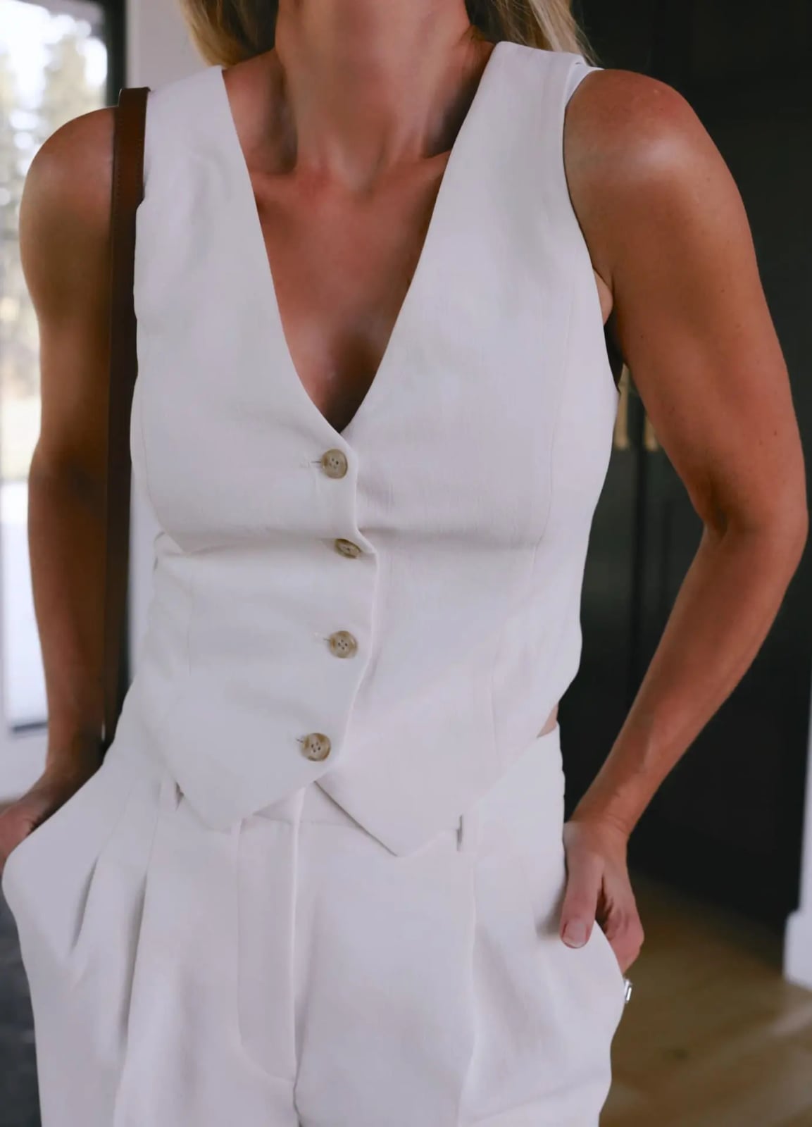 Smart Casual White Linen Vest and Wide-Leg Trousers Smart Casual White Linen Vest and Wide-Leg Trousers — Trendy White Vest Outfit