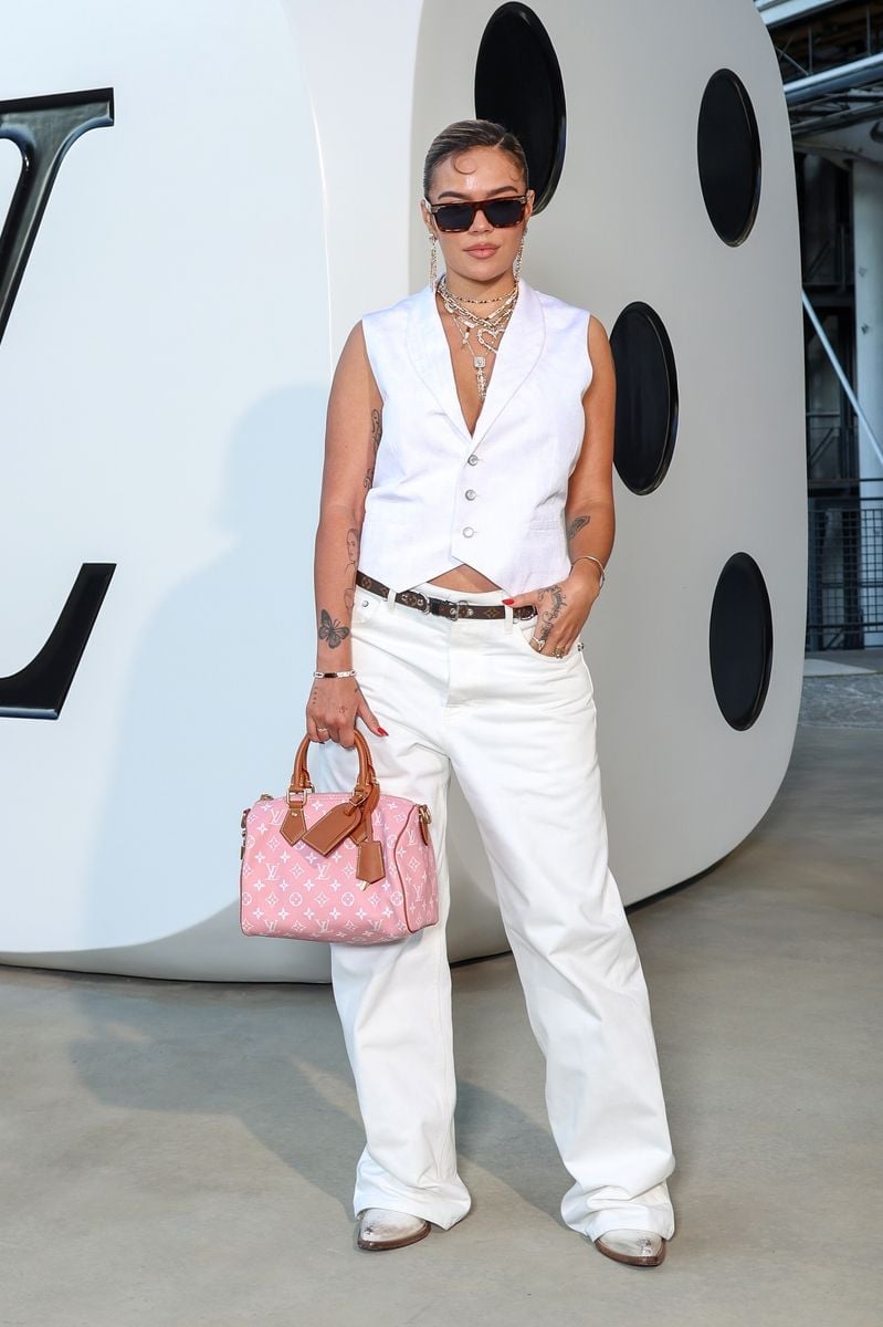 White Vest and Trousers with Layered Silver Necklaces White Vest and Trousers with Layered Silver Necklaces — Trendy White Vest Outfit