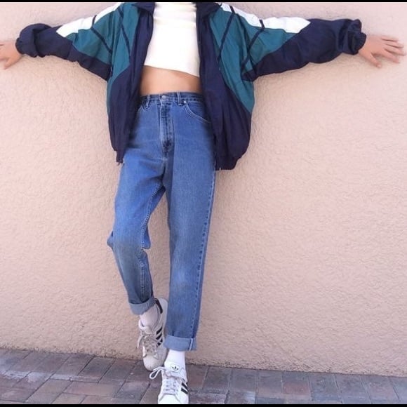 Vintage Colorblock Windbreaker With Turtleneck, Close-Up Take Vintage Colorblock Windbreaker With Turtleneck, Close-Up Take — Trendy Windbreaker Outfits