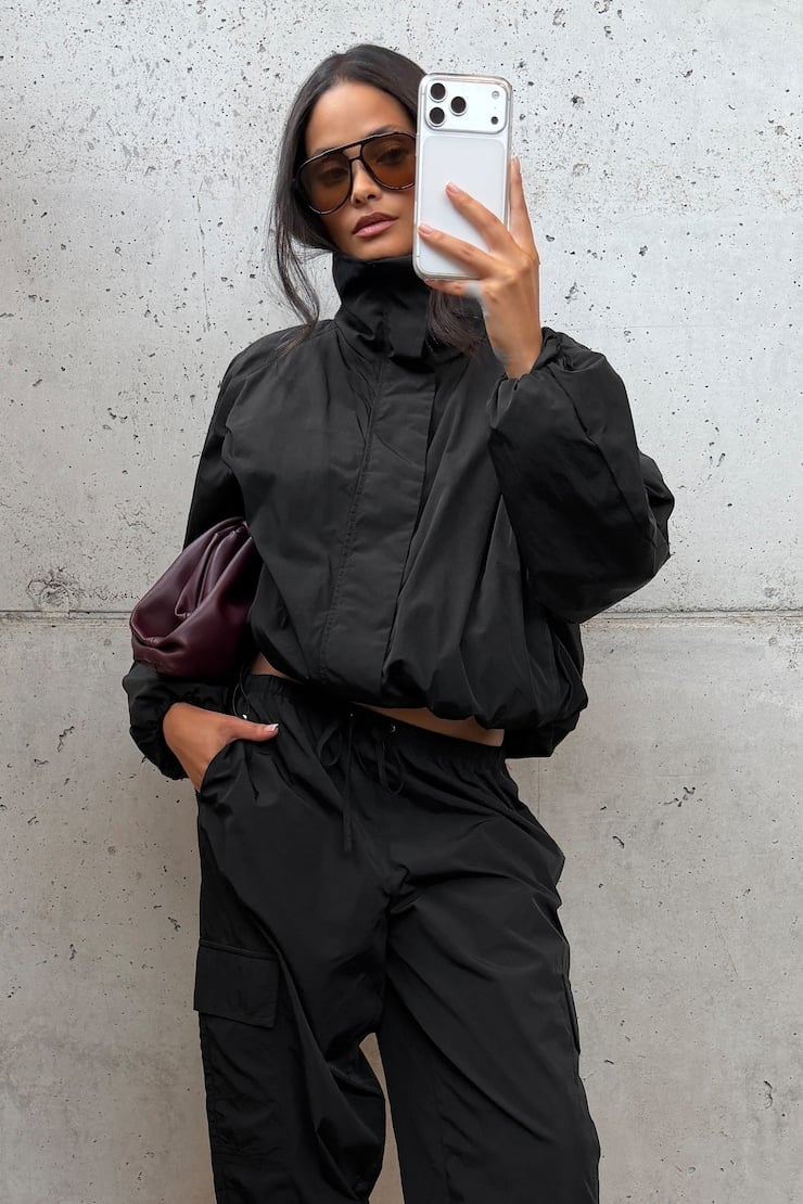 All-Black Cropped Windbreaker And Drawstring Pants All-Black Cropped Windbreaker And Drawstring Pants — Trendy Windbreaker Outfits