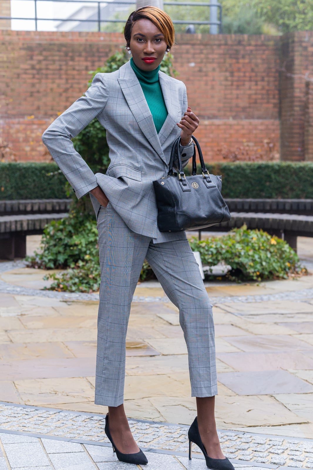 Grey Plaid Suit with Green Turtleneck for Office Grey Plaid Suit with Green Turtleneck for Office — Trendy Work Outfits Women Office