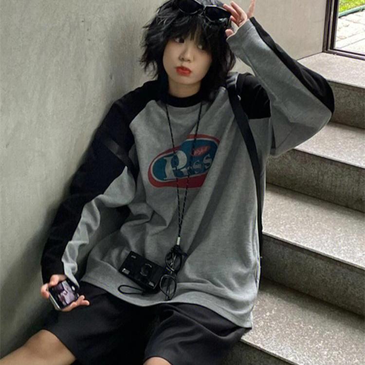 Oversized Graphic T-Shirt Patchwork Design With Crossbody Bag Strap Oversized Graphic T-Shirt Patchwork Design With Crossbody Bag Strap — Trendy Y2K Style