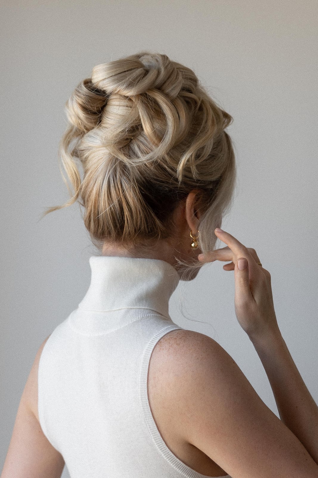 Platinum Blonde Voluminous Messy Bun Platinum Blonde Voluminous Messy Bun — Wedding Bun Ideas